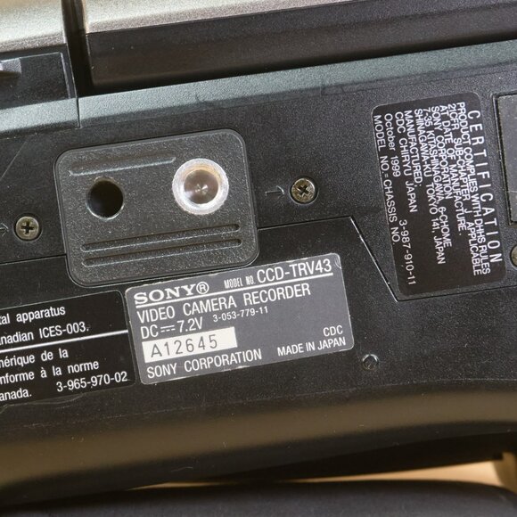 Vintage Sony Handycam DCR-TRV43 NTSC VideoHi8 Camcorder, Made in Japan - Picture 8 of 10